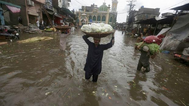 Pakistanda sel nəticəsində ölənlərin sayı 111 nəfərə çatıb 