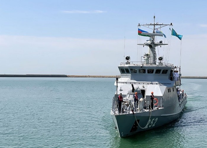 Qazaxıstanın hərbi gəmiləri Bakıda - FOTO