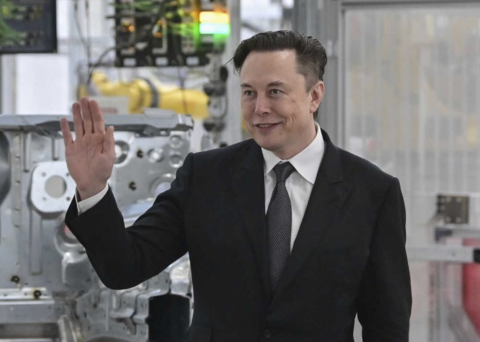 Elon Mask "Tesla"nın səhmlərini satdı