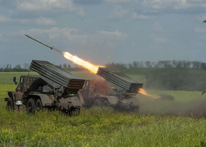 Ukrayna Xerson yaxınlığında Rusiyanın silah anbarlarını vurdu