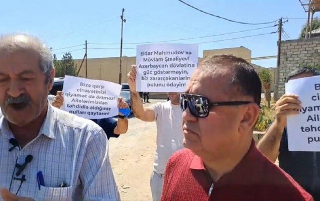 Etirazçılar Eldar Mahmudovun Nardarandakı villasının qarşısına toplaşdılar - FOTOLAR