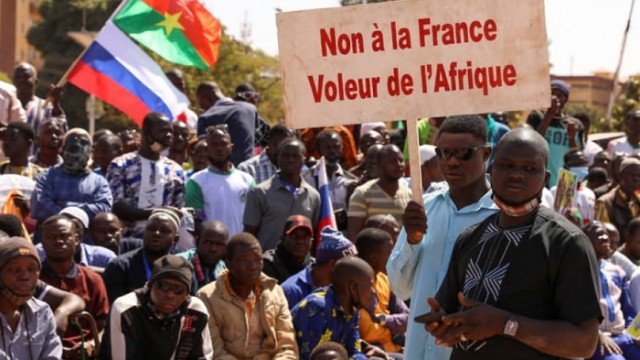 Burkina-Faso üç fransalı diplomatı ölkədən çıxarır