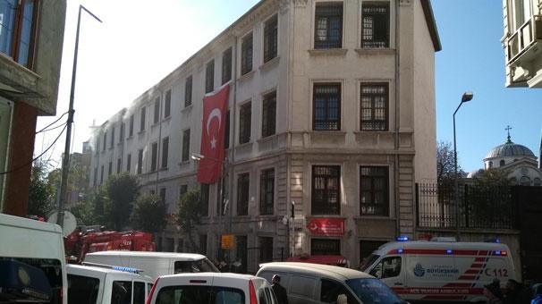 İstanbulda təcridxana yandırıldı:  50 əcnəbi qaçdı - VİDEO