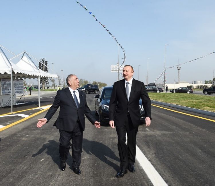 İlham Əliyev yeni açılan yolda   maşın sürdü - FOTOLAR-YENİLƏNİB