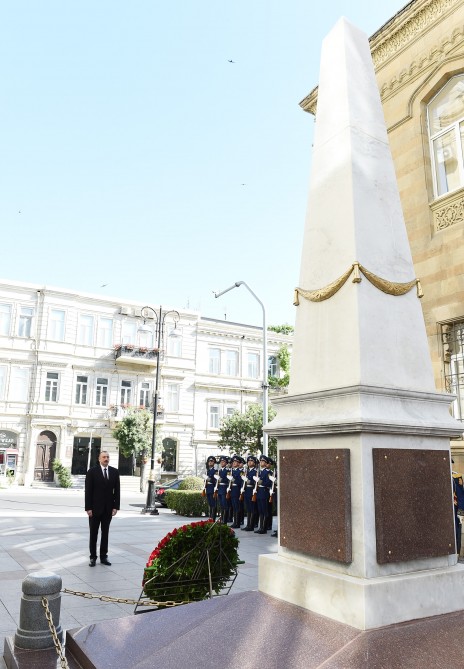 İlham Əliyev Cümhuriyyət abidəsini    ziyarət etdi - FOTOLAR