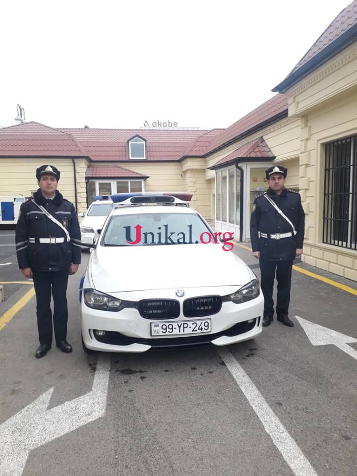 Azərbaycan polisindən JEST     - Ağlayan uşağa hədiyyə verdi (FOTO)
